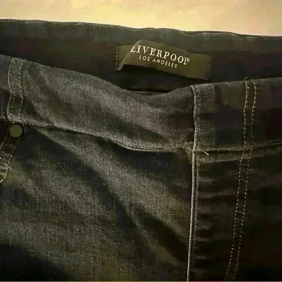 18 W Ankle/crop Liverpool Pull-on Jeggings in Black - Picture 6 of 12